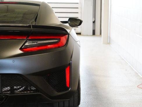 Used 2017 Acura NSX AWD/4WD image 10