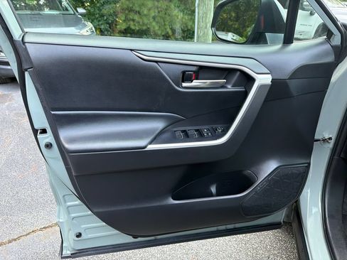Used 2022 Toyota RAV4 XLE w/ Convenience Package FWD image 10