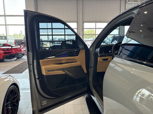 Used 2026 Cadillac Escalade IQ Sport 2 AWD/4WD image 9