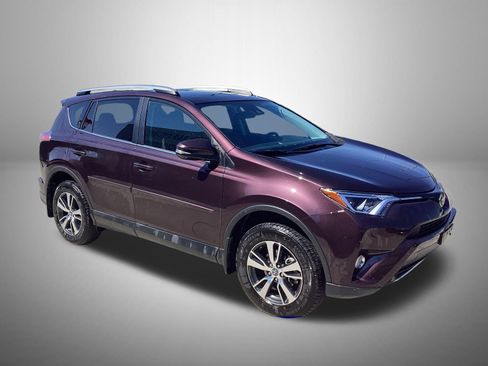 Used 2018 Toyota RAV4 XLE AWD/4WD image 5
