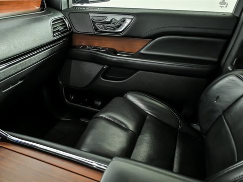 Used 2020 Lincoln Navigator Reserve RWD image 28