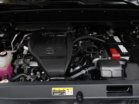 Used 2024 Toyota Highlander Limited AWD/4WD image 30