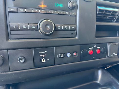 Used 2015 Chevrolet Express 2500 RWD image 20