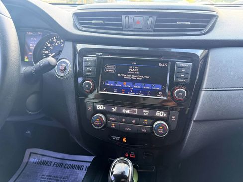 Used 2019 Nissan Rogue SV image 25