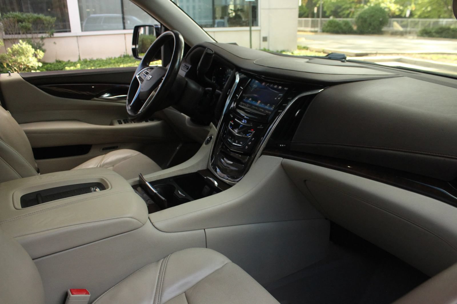 Used 2016 Cadillac Escalade Luxury AWD/4WD image 26