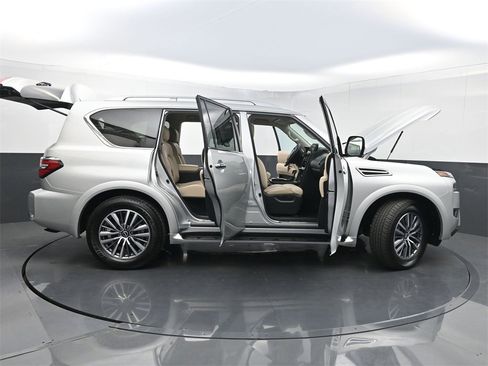 Used 2024 Nissan Armada SL w/ Captain's Chairs Package image 39