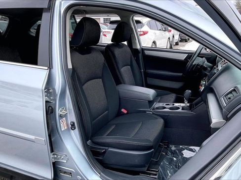 Used 2017 Subaru Outback 2.5i Premium image 7