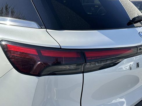 Used 2023 INFINITI QX60 Sensory image 9