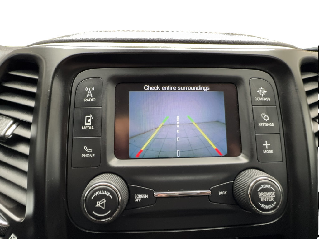 Used 2018 Jeep Cherokee Latitude w/ Altitude Package FWD image 42