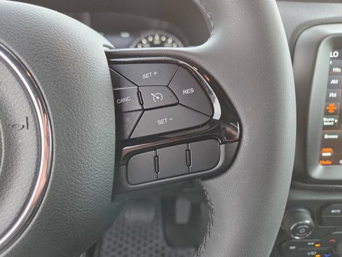 Used 2022 Jeep Renegade Altitude AWD/4WD image 34