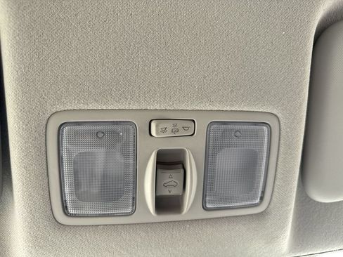 Used 2025 Hyundai Venue SEL FWD image 19