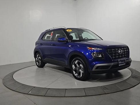 Certified 2025 Hyundai Venue SEL FWD image 9