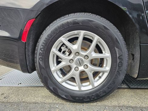 Used 2023 Chrysler Pacifica Touring-L FWD image 8