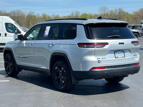 Used 2023 Jeep Grand Cherokee L Limited w/ Black Appearance Package AWD/4WD image 12