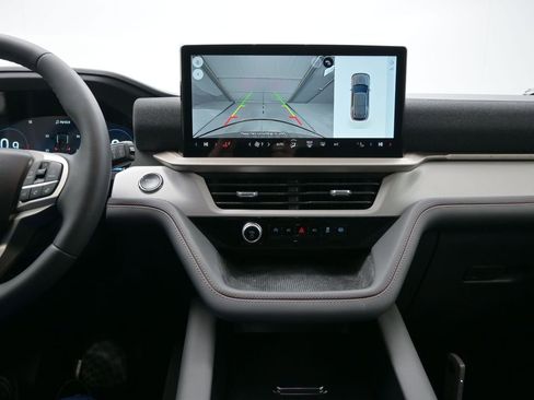 Used 2025 Ford Explorer Active image 18