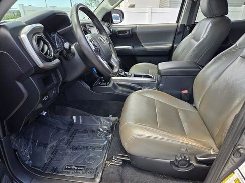 Used 2018 Toyota Tacoma SR5 w/ SR5 Appearance Package (SM) RWD image 5