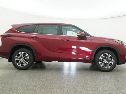 New 2026 Toyota Highlander XLE image 98