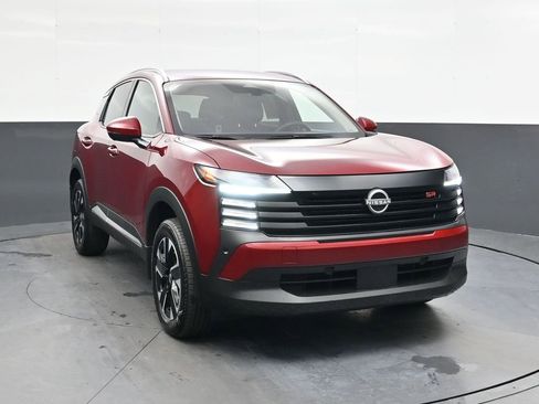 Used 2025 Nissan Kicks SR image 2