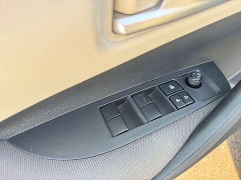 Used 2021 Toyota Corolla LE image 15