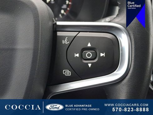 Used 2020 Volvo XC40 T5 Momentum w/ Protection Package Premier image 22