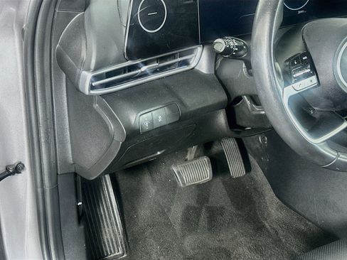 Used 2025 Hyundai Elantra Limited FWD image 17