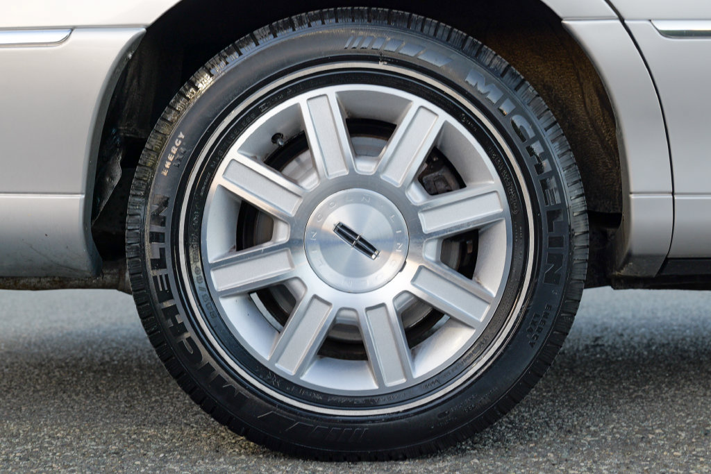 Used 2008 Lincoln Town Car Executive RWD image 13