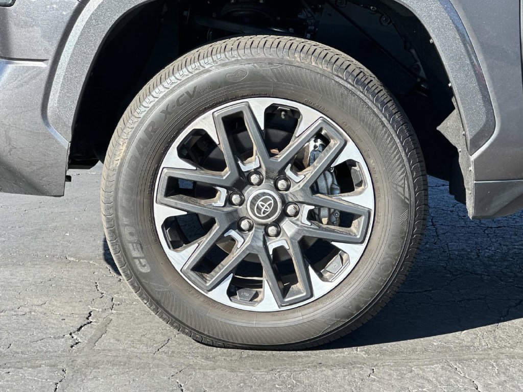 Used 2024 Toyota Tundra Limited AWD/4WD image 9