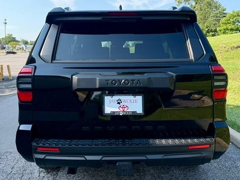 Used 2025 Toyota 4Runner SR5 AWD/4WD image 6