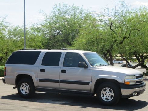 Used 2004 Chevrolet Suburban LS w/ Preferred Equipment Group AWD/4WD image 4