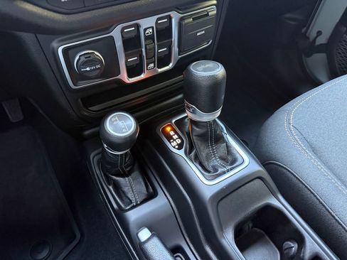 Used 2024 Jeep Wrangler Unlimited Sport AWD/4WD image 23