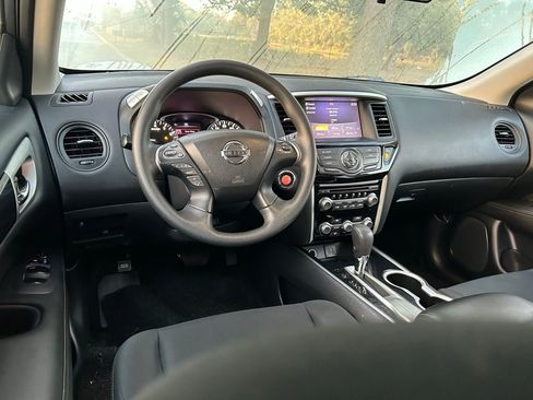 Used 2019 Nissan Pathfinder S image 12
