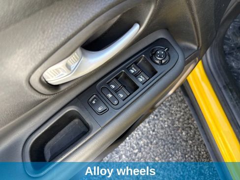 Used 2023 Jeep Renegade Latitude image 17