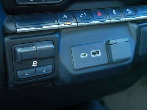 Used 2022 Chevrolet Silverado 1500 RST image 15