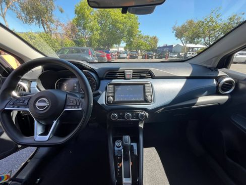 Used 2025 Nissan Versa SV FWD image 31