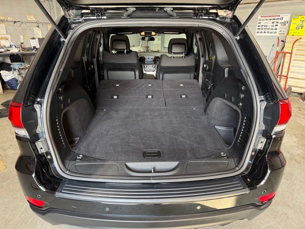 Certified 2020 Jeep Grand Cherokee Laredo AWD/4WD image 30