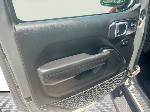 Used 2019 Jeep Wrangler Sport AWD/4WD image 16
