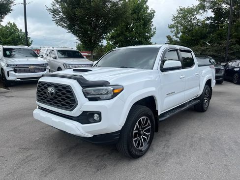 Used 2020 Toyota Tacoma TRD Sport w/ TRD Premium Sport Package AWD/4WD image 3