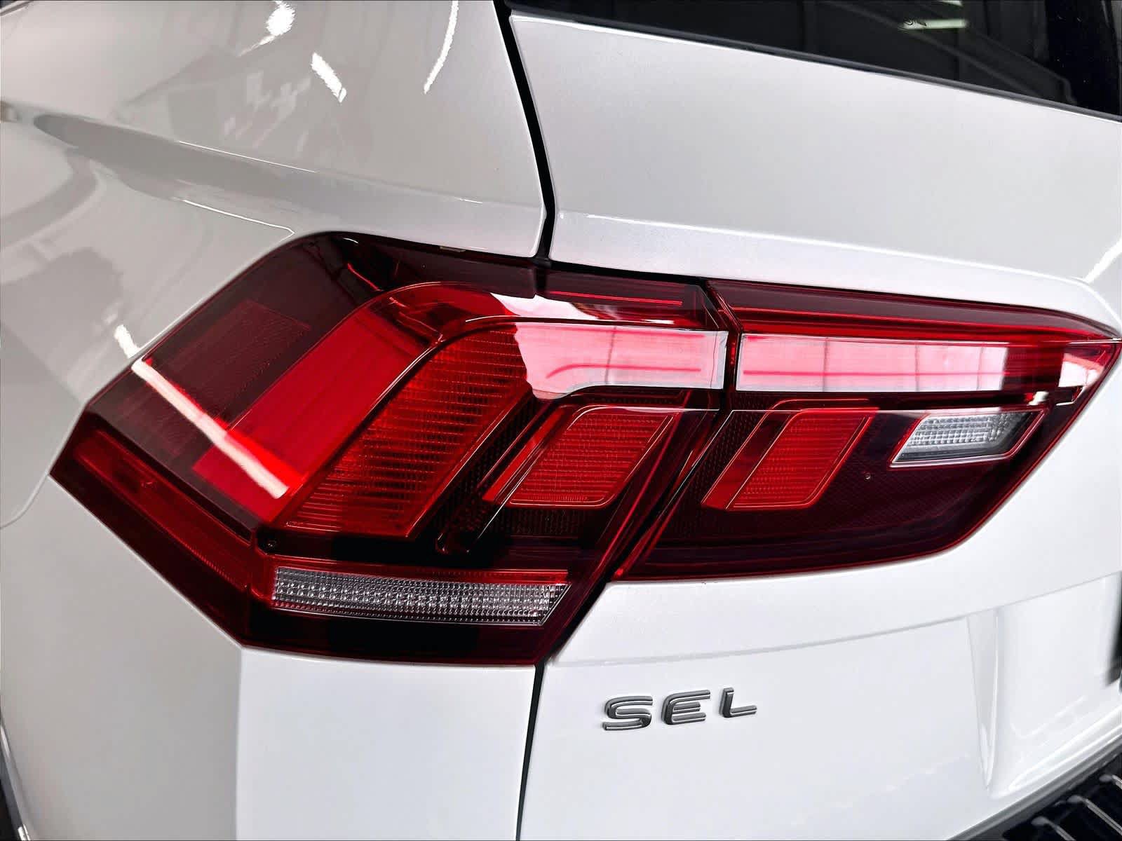 Used 2024 Volkswagen Tiguan SEL R-Line AWD/4WD image 26