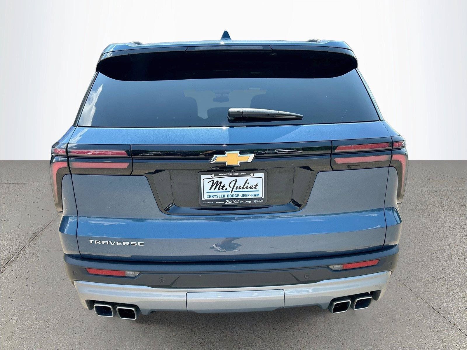 Used 2025 Chevrolet Traverse LT FWD image 5
