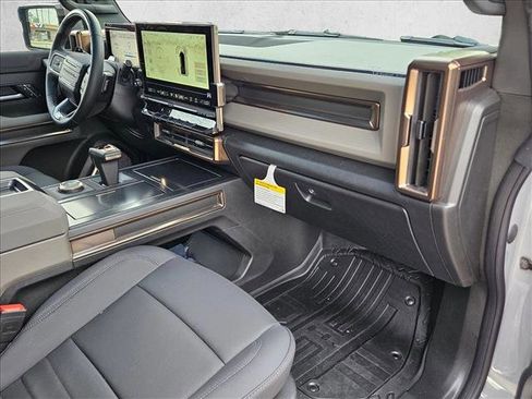 Used 2025 GMC Hummer EV 3X w/ LPO, Dark Essentials Package image 18