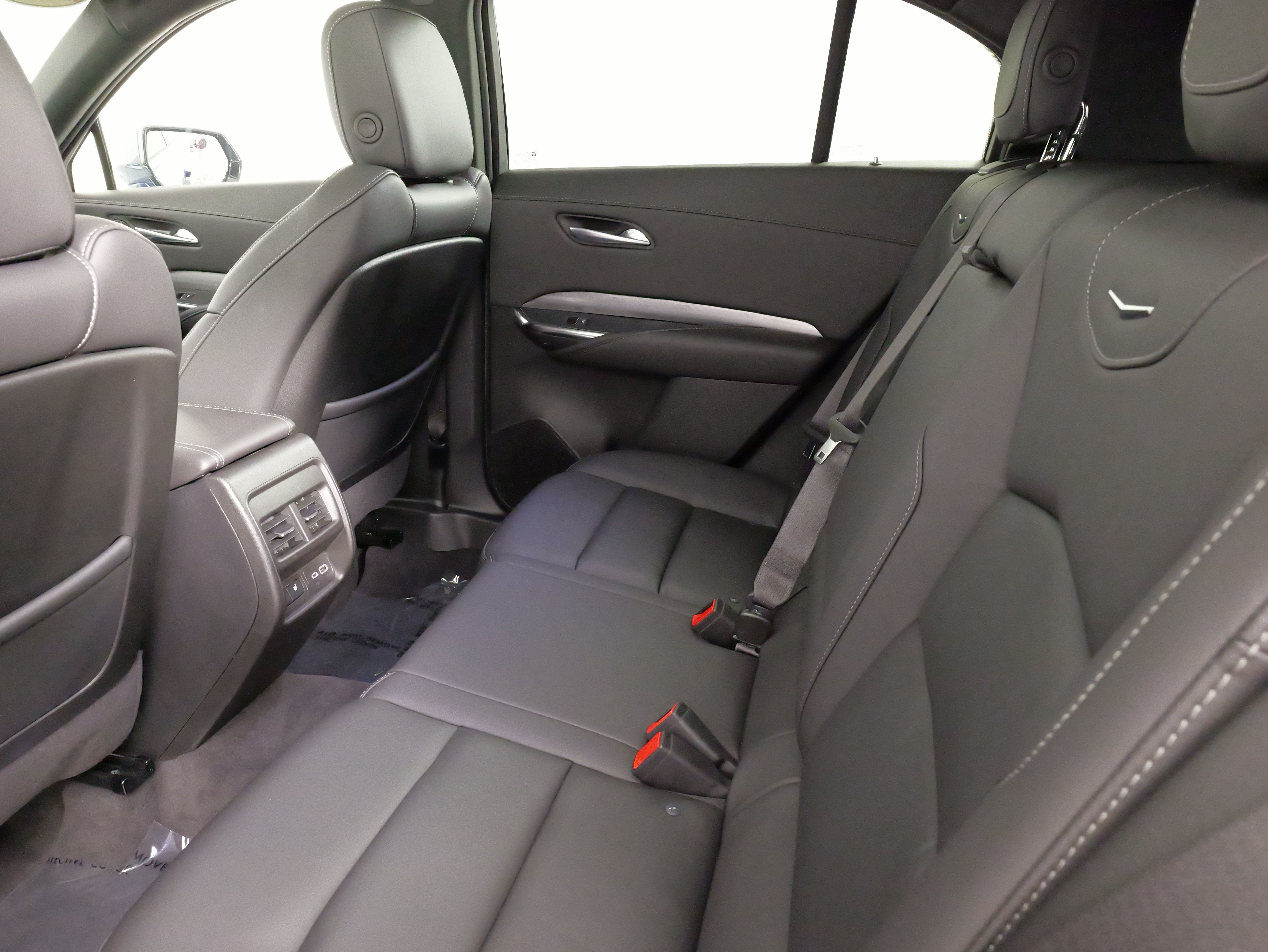 Used 2024 Cadillac XT4 Premium Luxury w/ Cold Weather Package AWD/4WD image 35