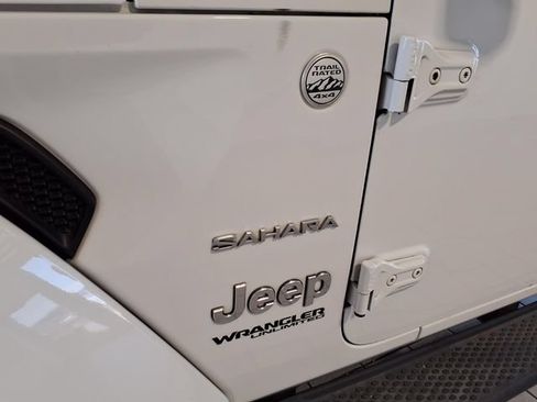 Used 2019 Jeep Wrangler Unlimited Sahara AWD/4WD image 6