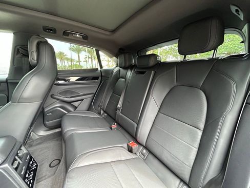 Certified 2025 Porsche Macan 4S Electric AWD/4WD image 40