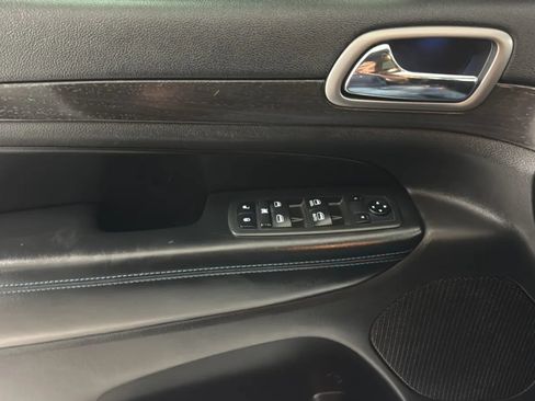 Used 2018 Jeep Grand Cherokee Laredo AWD/4WD image 17