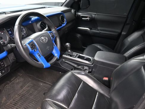Used 2019 Toyota Tacoma TRD Sport AWD/4WD image 21