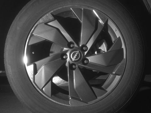 Used 2025 Nissan Rogue SV FWD image 15