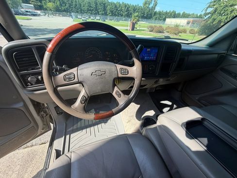 Used 2004 Chevrolet Tahoe LS RWD image 17