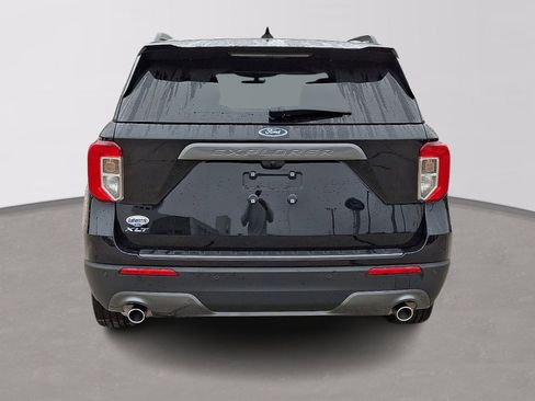 Used 2024 Ford Explorer XLT w/ Equipment Group 202A image 5