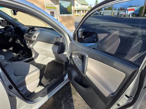 Used 2011 Toyota RAV4 4WD image 24