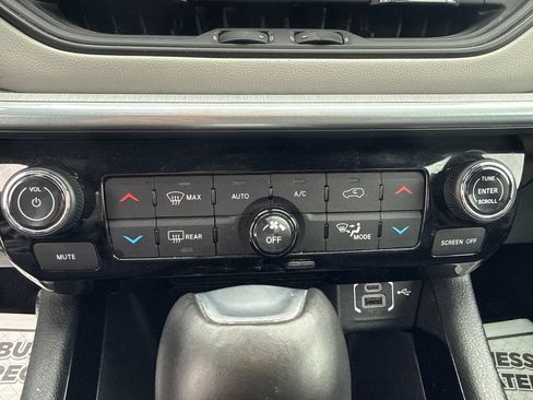 Used 2025 Jeep Compass Limited AWD/4WD image 18